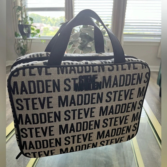 🆕 Steve Madden Black Logo Weekender Cosmetic Bag NWT - Picture 1 of 5